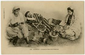 Algerie - Indigenes dans leur Interieur